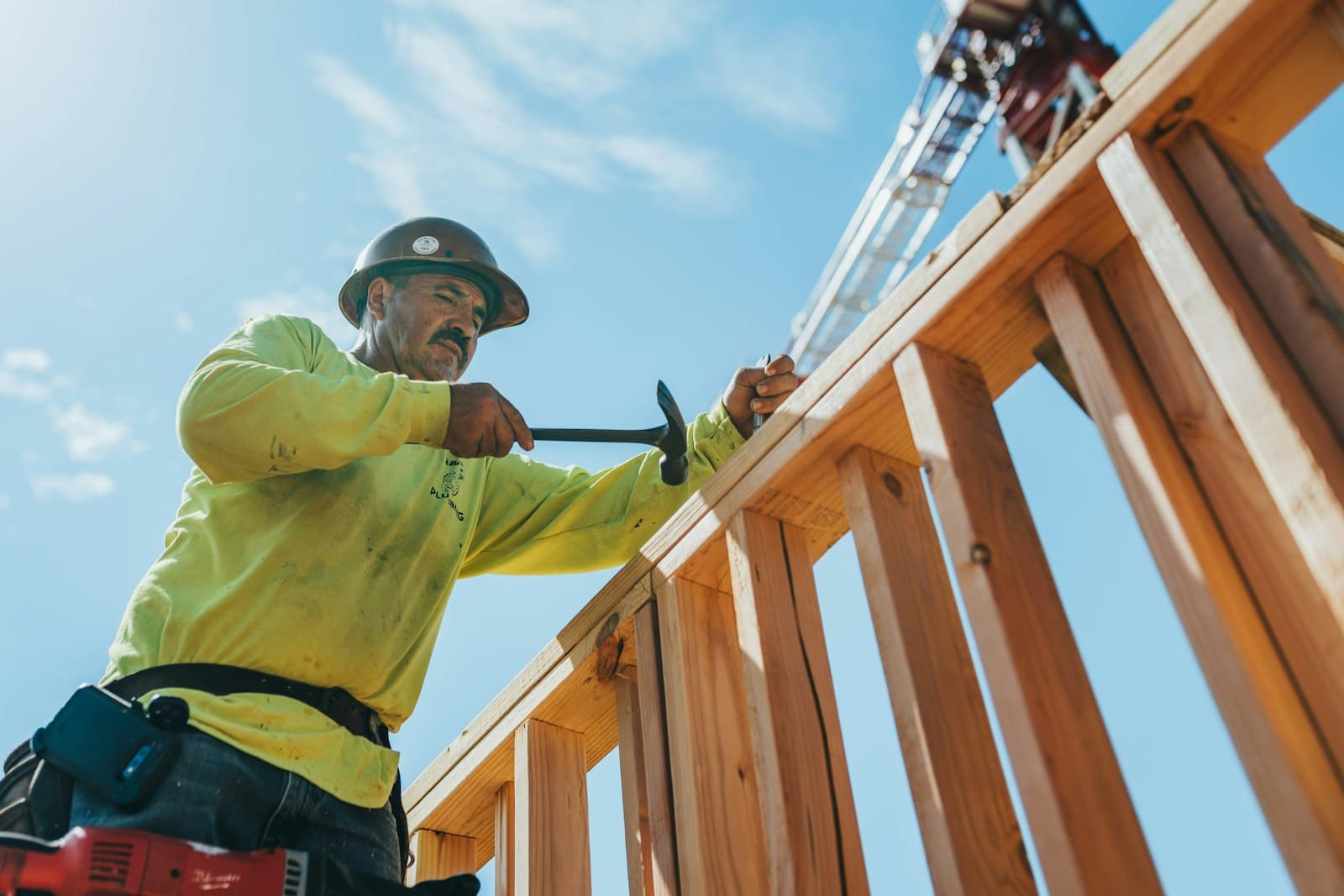 Equipment Safety Briefings via QR: How Foremen Replace Paper Manuals on Site